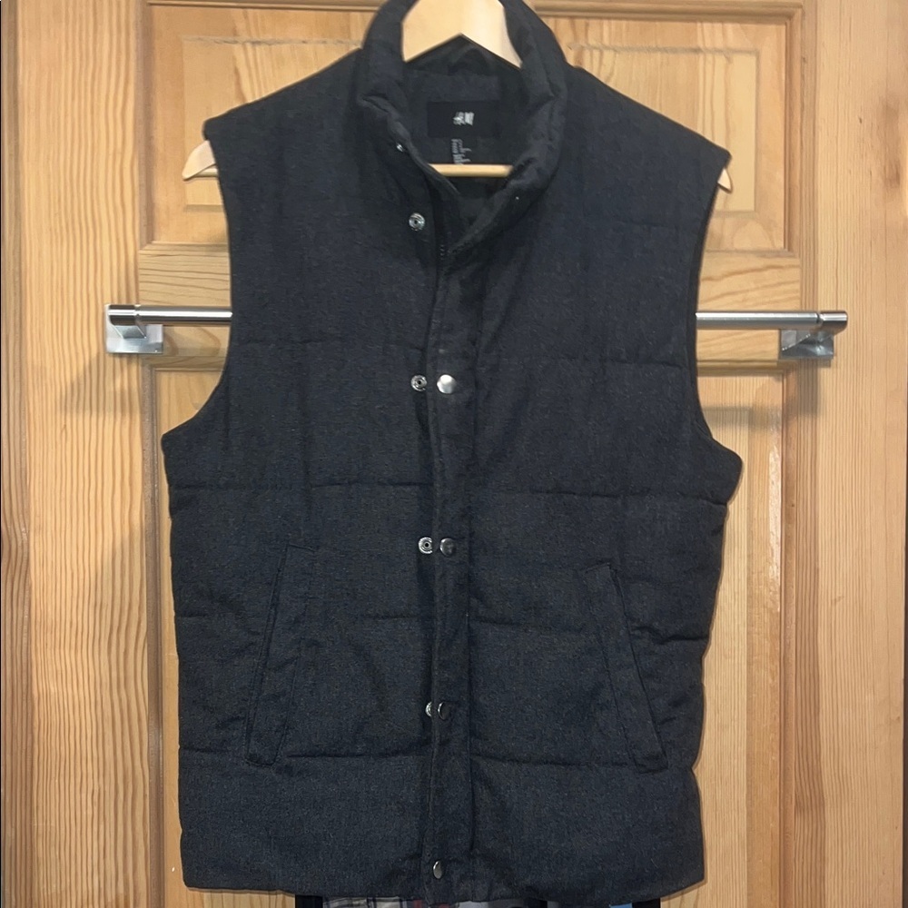 H&M Dark Gray Quilted Vest Wool/Polyester Blend Sz Sm